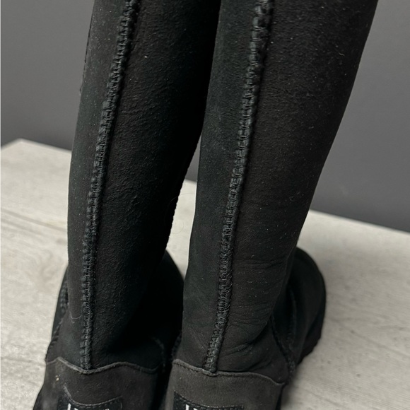 New UGG Youth 3 Black Classic Tall ll Boots 5229 Genuine Leather Sheepskin -$160 - Picture 4 of 10